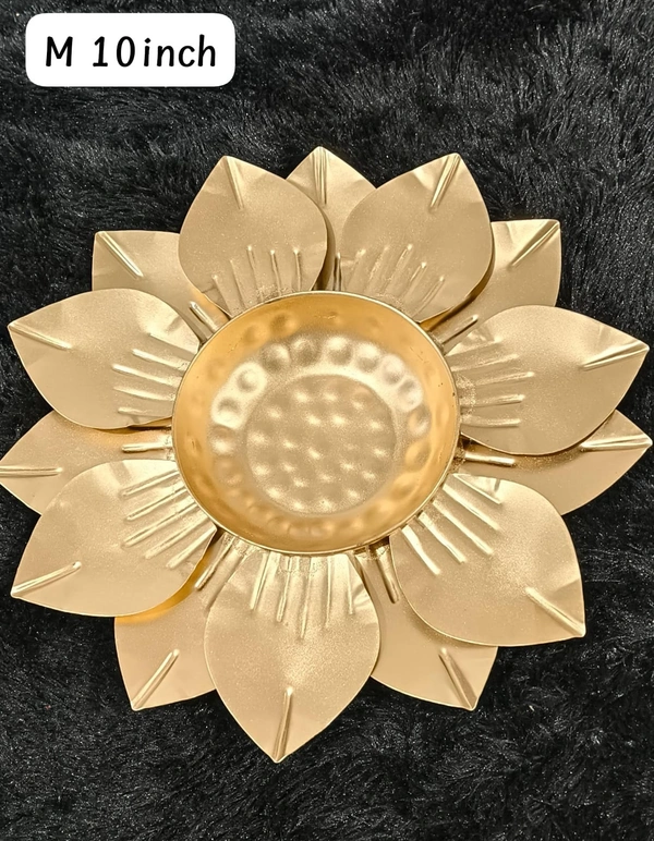 Metal urli size 10 inches.All real pics shared Material iron with brass coated