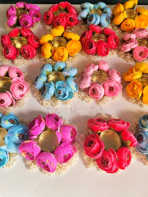 Pony flower tealight holder Color random only