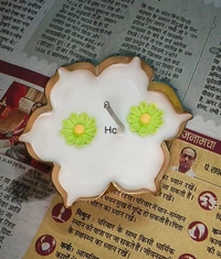Set of 5 decorated wax urli (3/4/5/6/7 inches) Combo.Design n color of add ons mai slightly vary