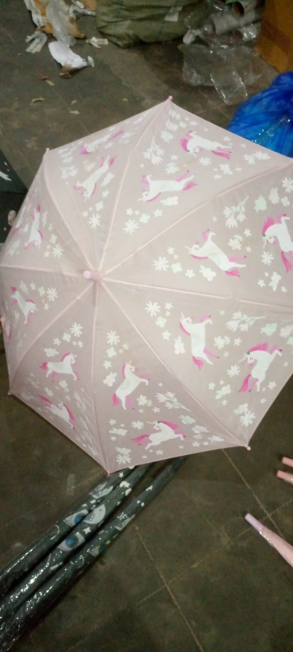 Color changing umbrella