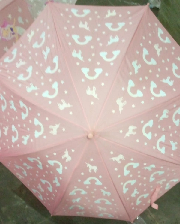 Color changing umbrella