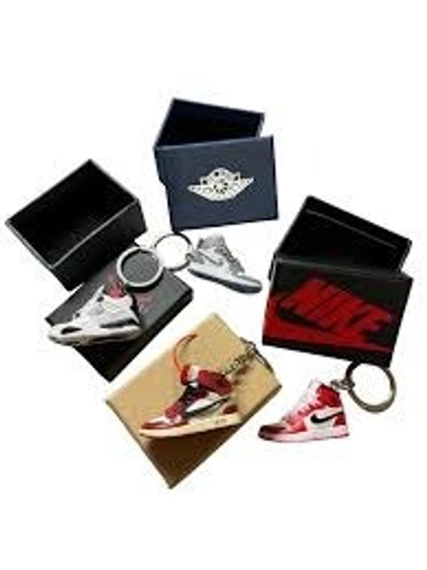 New arrival Classy premium Nike shoe keychain in box packing