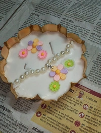 Set of 5 decorated wax urli (3/4/5/6/7 inches) Combo.Design n color of add ons mai slightly vary