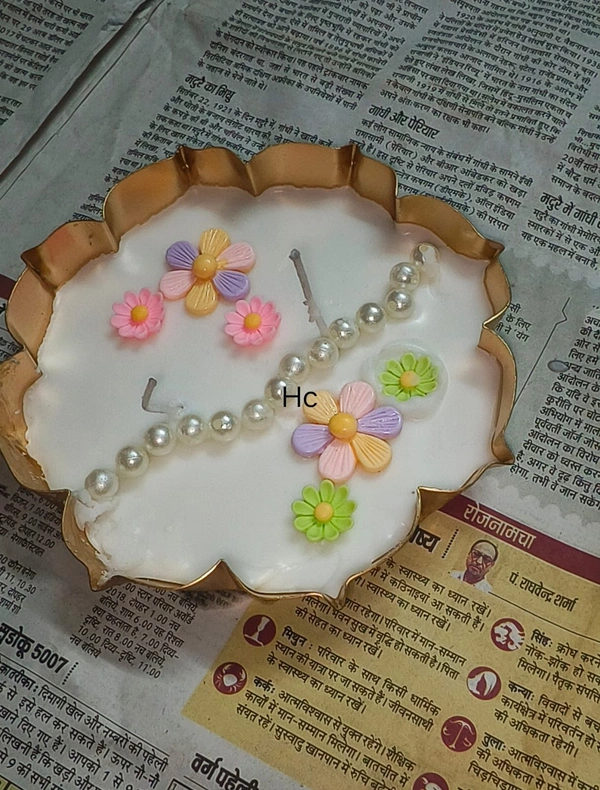 Set of 5 decorated wax urli (3/4/5/6/7 inches) Combo.Design n color of add ons mai slightly vary