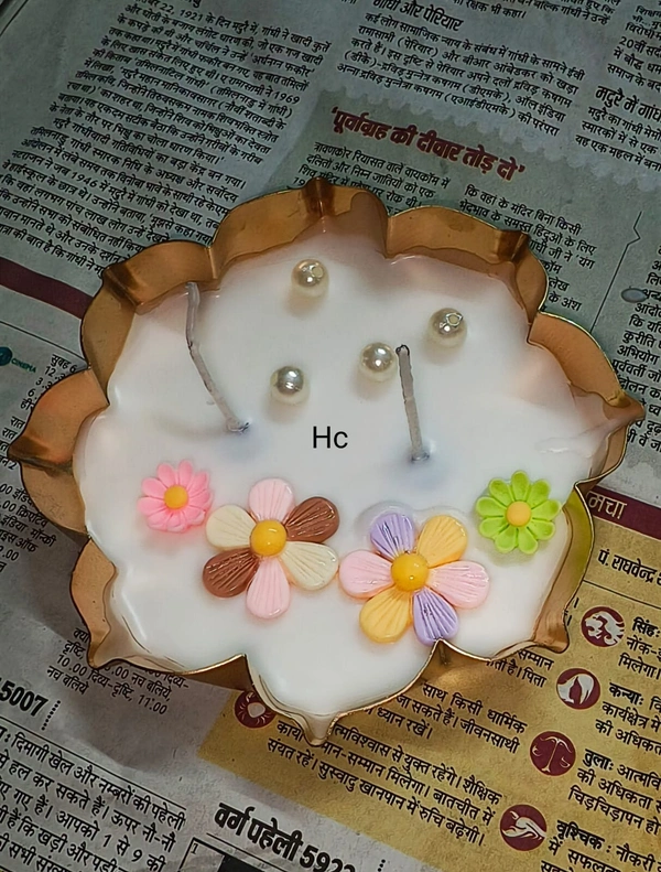 Set of 5 decorated wax urli (3/4/5/6/7 inches) Combo.Design n color of add ons mai slightly vary