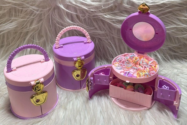 Lock and key accessories box with stuff included. Color random only
