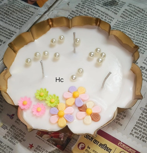 Set of 5 decorated wax urli (3/4/5/6/7 inches) Combo.Design n color of add ons mai slightly vary