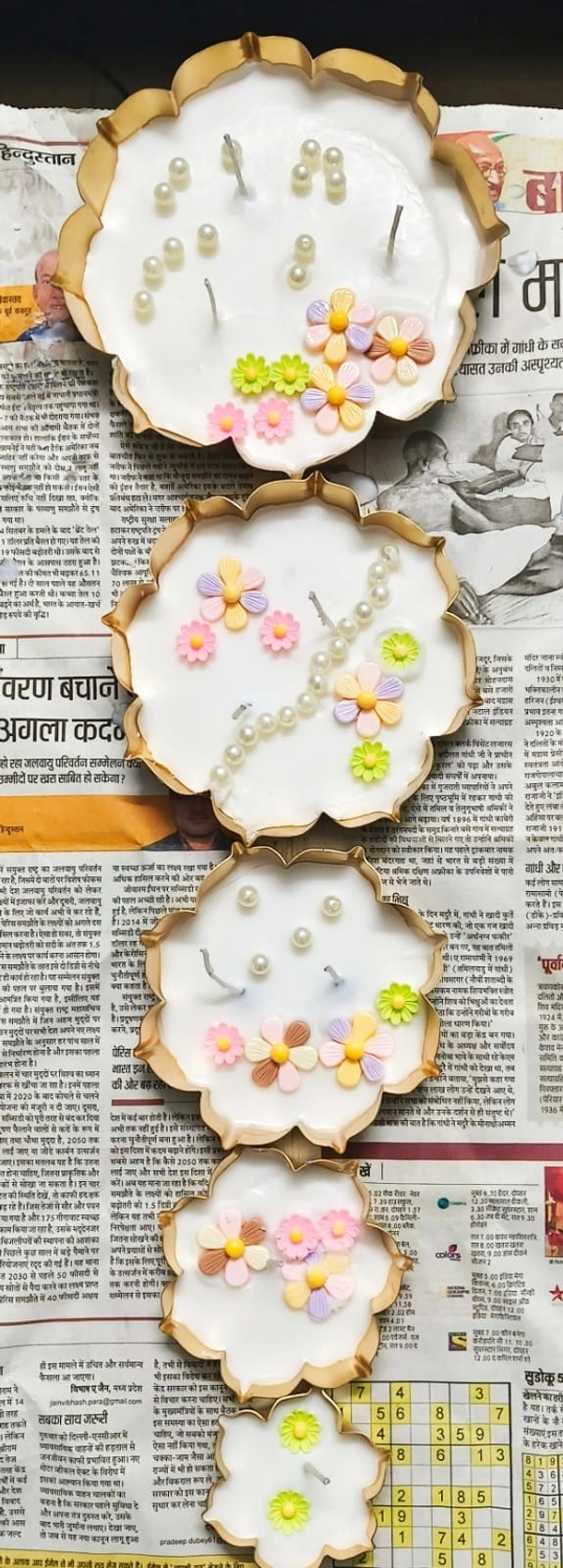 Set of 5 decorated wax urli (3/4/5/6/7 inches) Combo.Design n color of add ons mai slightly vary