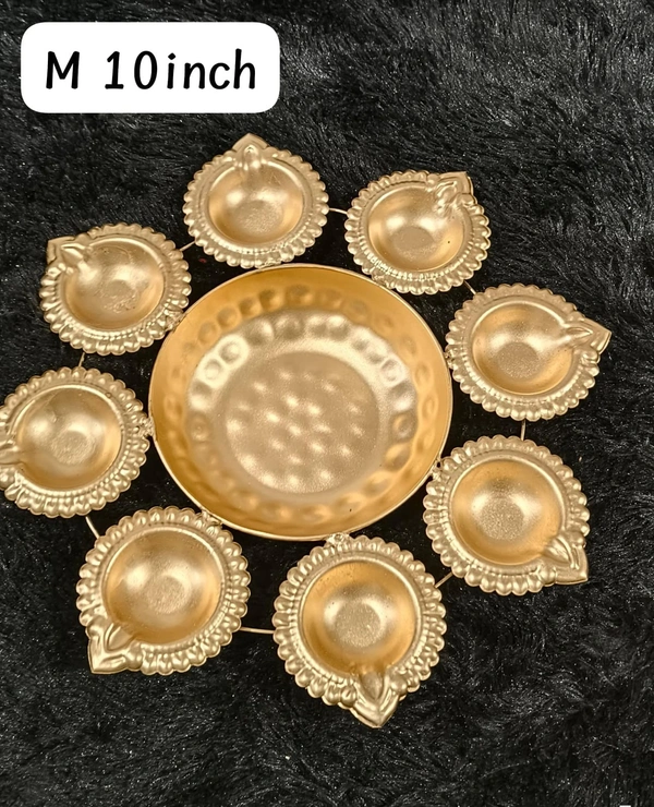Metal urli size 10 inches.All real pics shared Material iron with brass coated