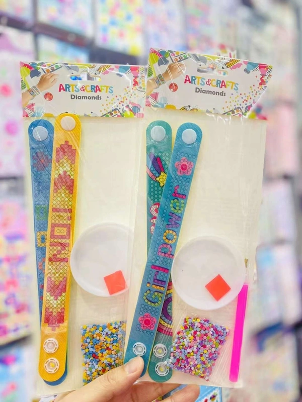 New activity kit Now design your own bracelet hand band