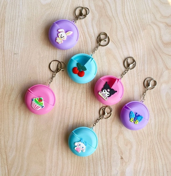 CHARACTER THEME HARD PLASTIC POCKET COIN BOX WITH KEY CHAIN
