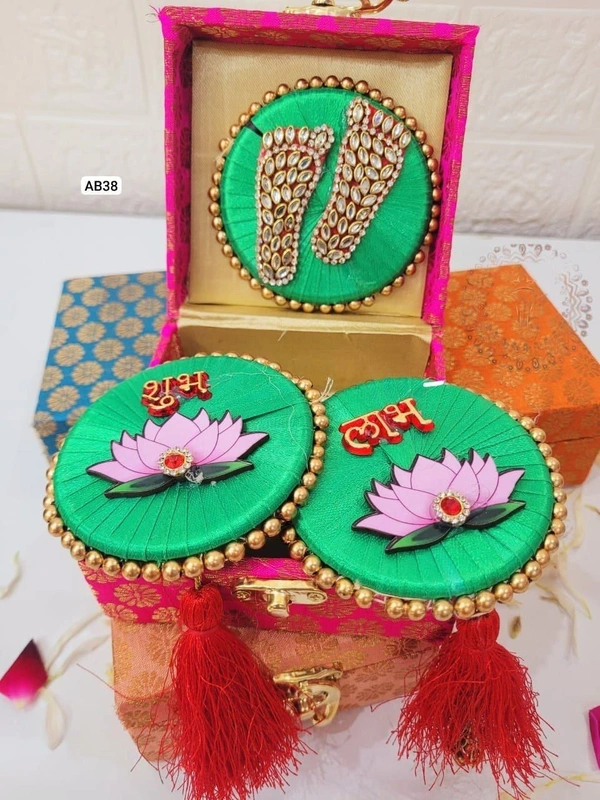 Lotus shubh labh plus lakshmi charan in box packing.Color random only.combo