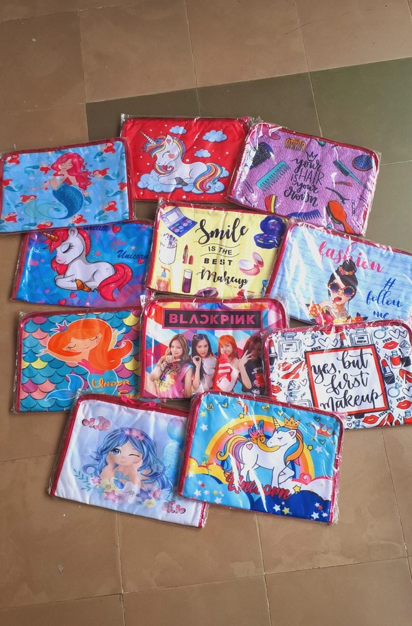 Hair clip organiser * Top quality  * Size : 14× 10 inch  * Full shinning & digital print fabric * Heavy quality zip & runner use. Design according to availability no choice possible