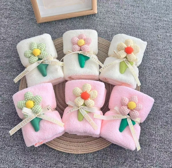 New premium quality hand towels 32*32 cms Color random only