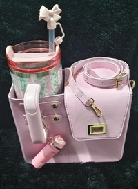 New hc premium stanley combo 1 stanley bag 1 stanley floral sipper 1 keychain 1 straw stopper Color of bag n stanley will remain same, rest two items based on availability