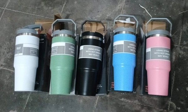 Oasis tumbler 890 ml Color random only. Real pic shared 