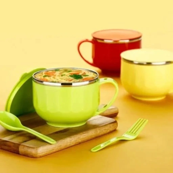 Maggie cum soup bowl with lid Box packing Color random only  Real pic shared