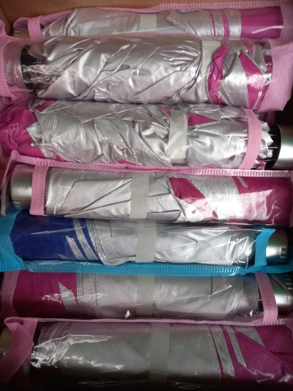 Good quality 3 fold umbrellas 3 colors available Pink, blue and purple For kids or adults