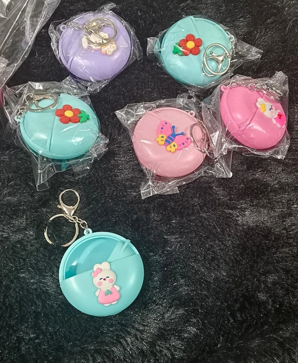 CHARACTER THEME HARD PLASTIC POCKET COIN BOX WITH KEY CHAIN