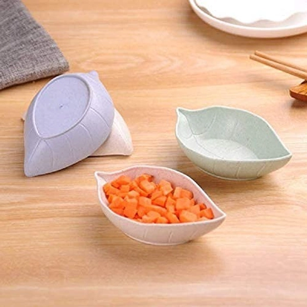 4-Piece Leaf Shape Mini Dipping Bowls – Stylish Ceramic Saucer Set for Chutney, Soy Sauce & Appetizers (Random Colors)