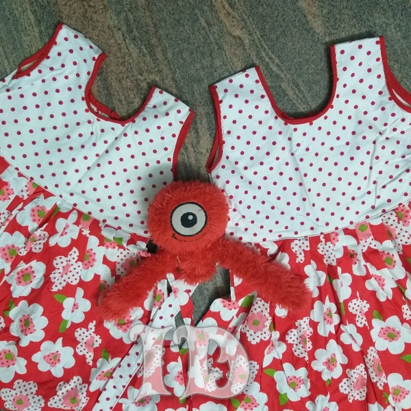 1045/ Red Export Poplin Frock - 7yr