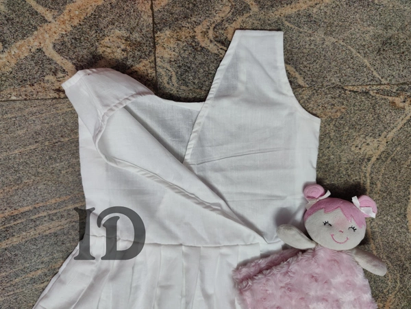 1211/plain white Shimmies - 1yr