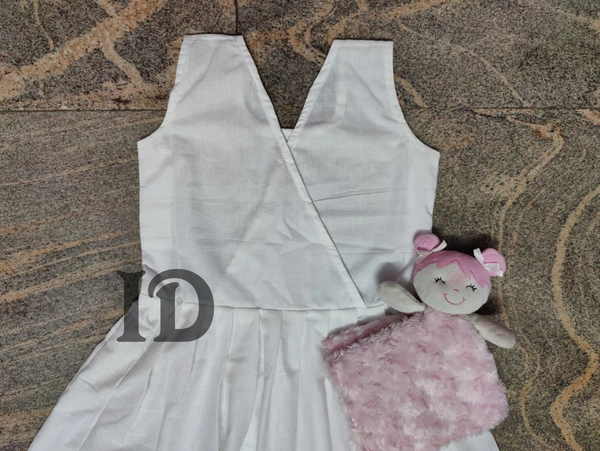 1211/plain white Shimmies - 2yr
