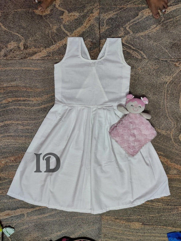 1211/plain white Shimmies - 9yr