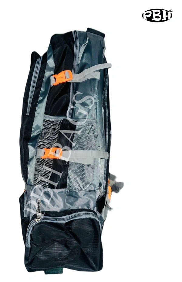 THE NORTH FACE PBH P060 Rusksacks 24*16*10 Multiple Zips 30 liters Padded Travel Backpack - 26*16*10, Black