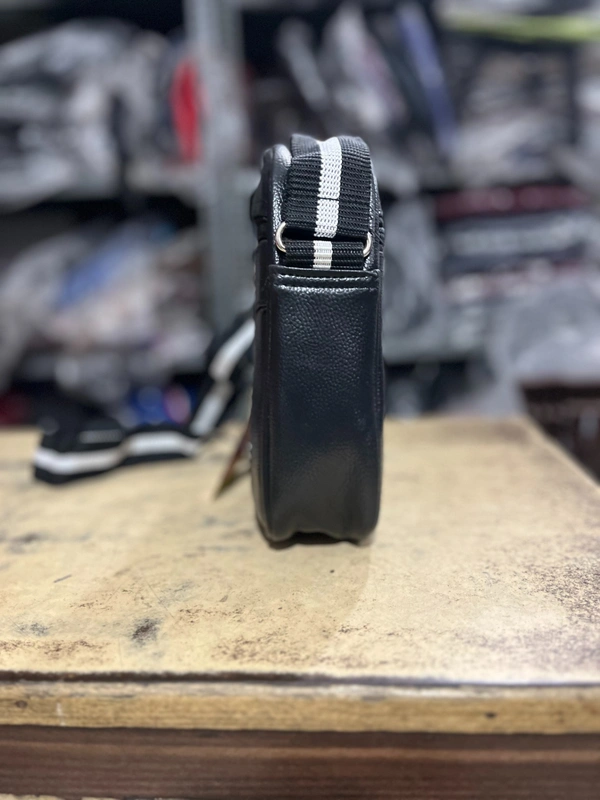 NIKE PBH P057 Nike Black 9*7*4 Crossbody Bag - Woodsmoke, 9*7*4