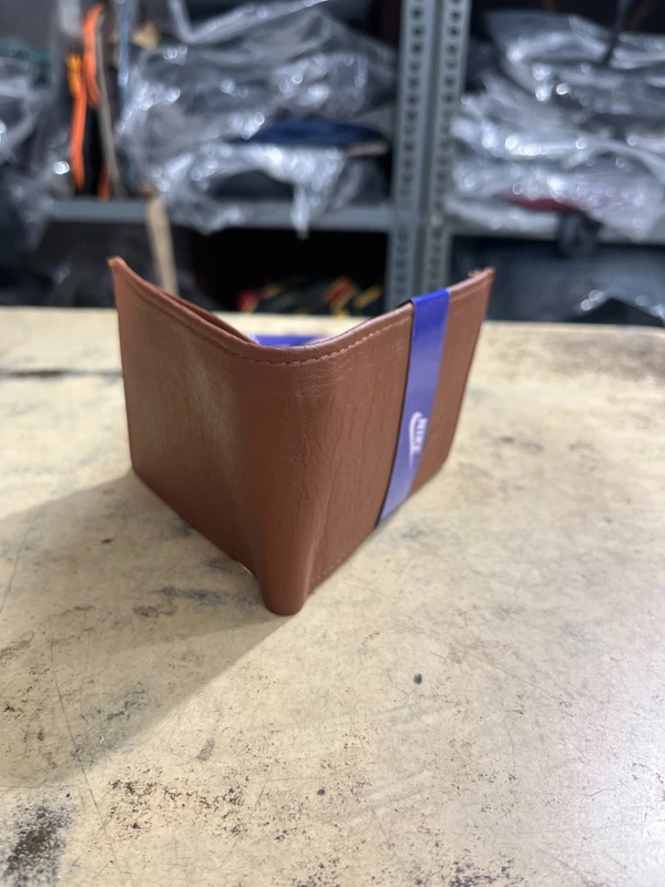 Classic Bi-Fold Wallet with Branded Accent Gents Purse - Rich Gold, 5*4