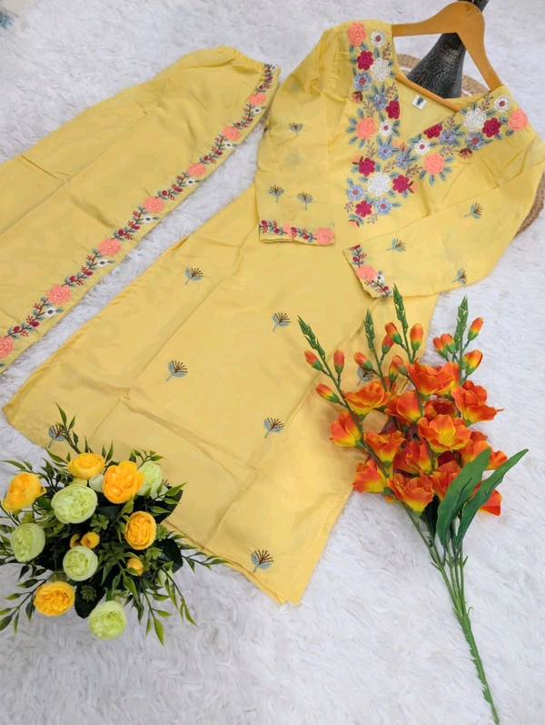 Women Crepe Kurti Pant Set
