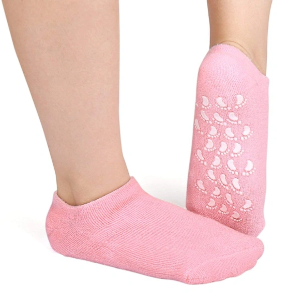 Spa Moisturizing Cracked Skincare Gel Therapy Gel Socks (1 Pair) - Pink, Cotton and spandex  Inner composition: 98% thermoplastic rubber  0.5% jojoba oil  0.5% olive oil  0.5% vitamin E  0.5% lavender oil