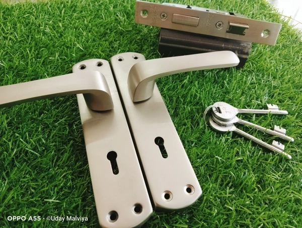 UM7 UM Toner Door Lock - High Quality Door Lock