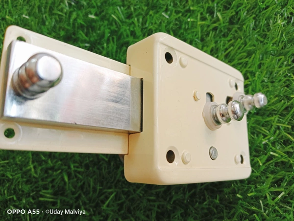 UM7 3 Action Door Lock