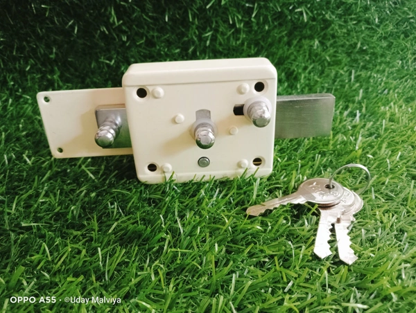 UM7 3 Action Door Lock