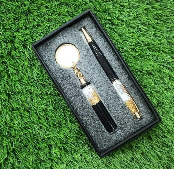 Golden Zari Pen & Keychain Combo