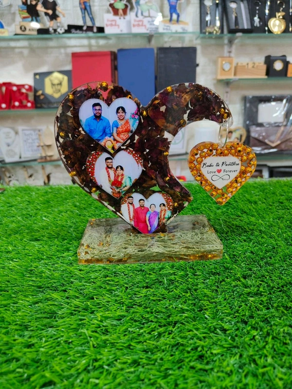 Hanging Heart Resin Frame - 10 inch - With 2 Keychains - Regular Price, 50