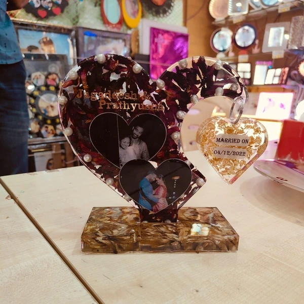 Hanging Heart Resin Frame - 10 inch 