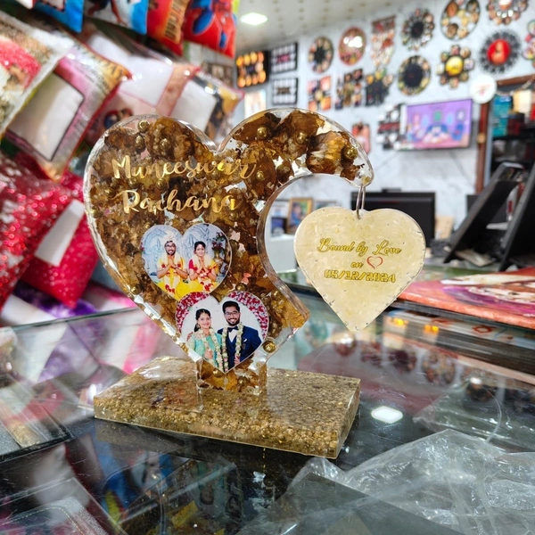 Hanging Heart Resin Frame - 10 inch