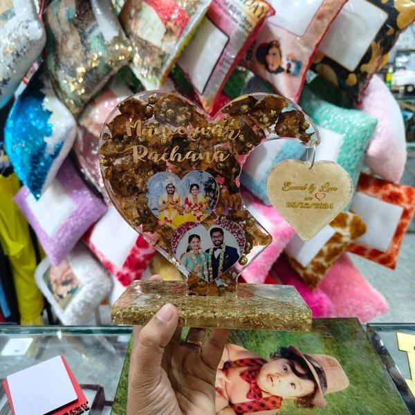 Hanging Heart Resin Frame - 10 inch