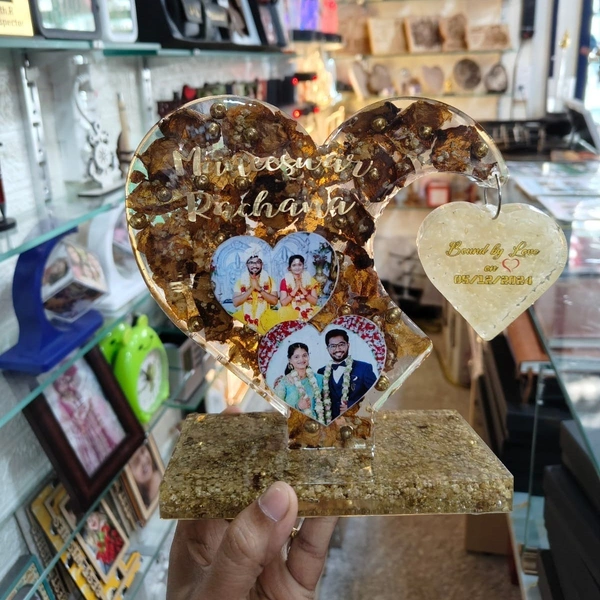 Hanging Heart Resin Frame - 10 inch