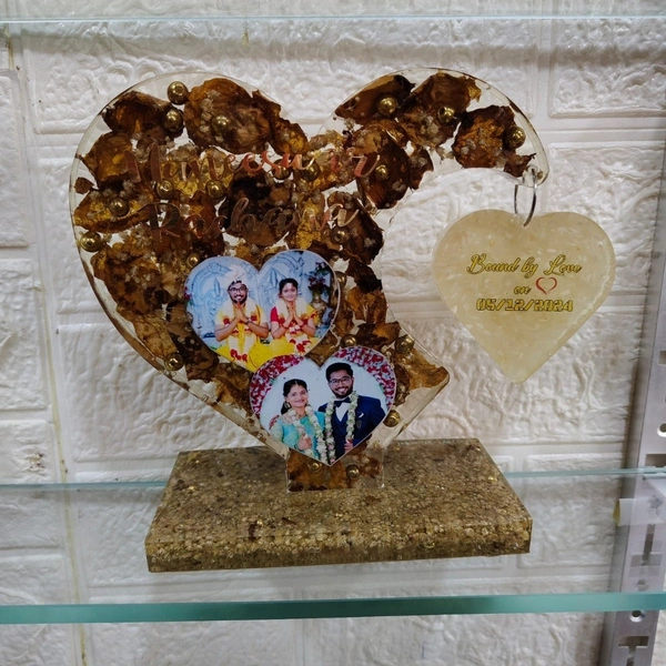 Hanging Heart Resin Frame - 10 inch