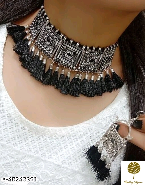 : ChokerType: NecklaceMultipack - Catalog Name:*Twinkling Fancy Women Necklaces & Chains*Base Metal: AlloyPlating: No PlatingStone Typ