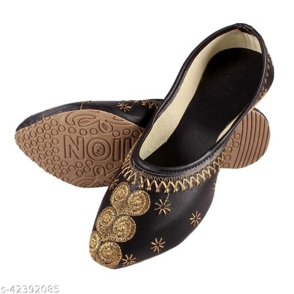 Embroidered Juttis - black, 4