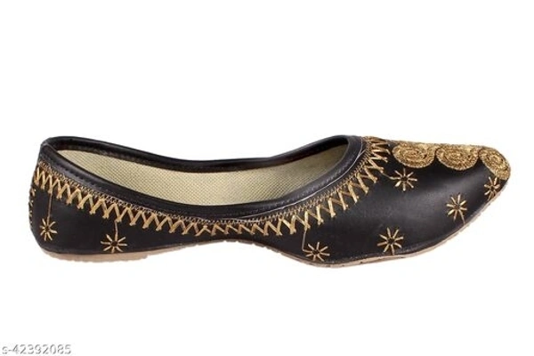 Embroidered Juttis - black, 4