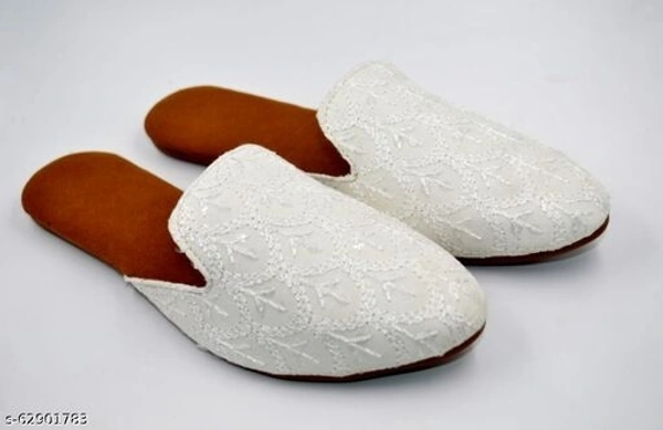 Self Pattern Juttis - White - 8