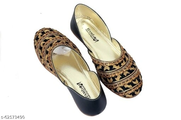 Embroidered Pattern Jutti - Black - 9
