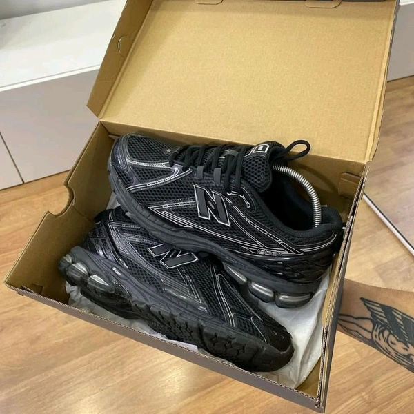 New Balance NEW BALANCE 1906 TRIPPLE BLACK - 42