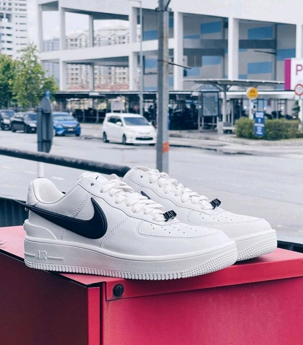 Nike NIKE AIRFORCE 1 AMBUSH WHITE BLACK - 43